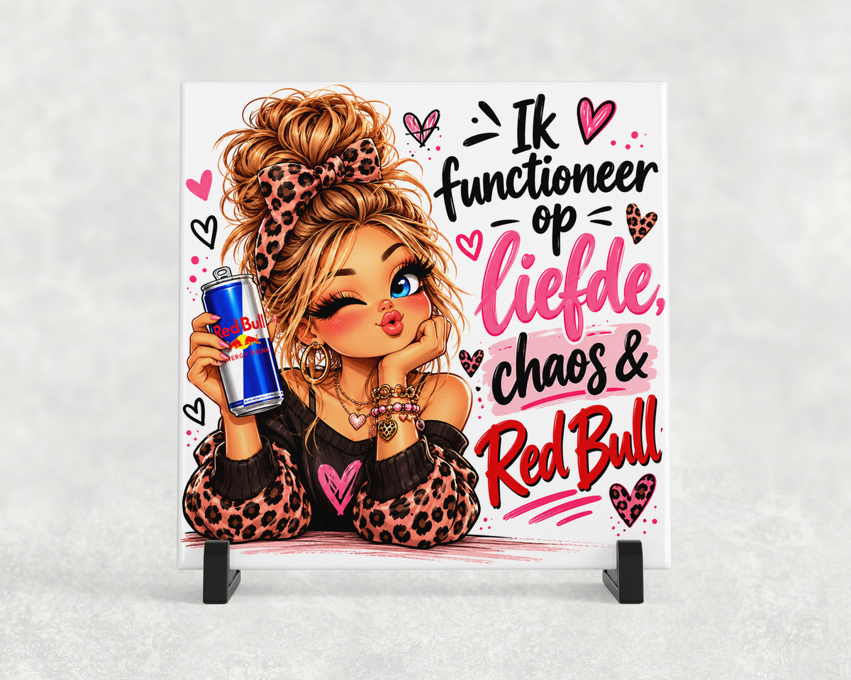 Tegeltje | Ik Functioneer Op Liefde, Chaos & Red Bull