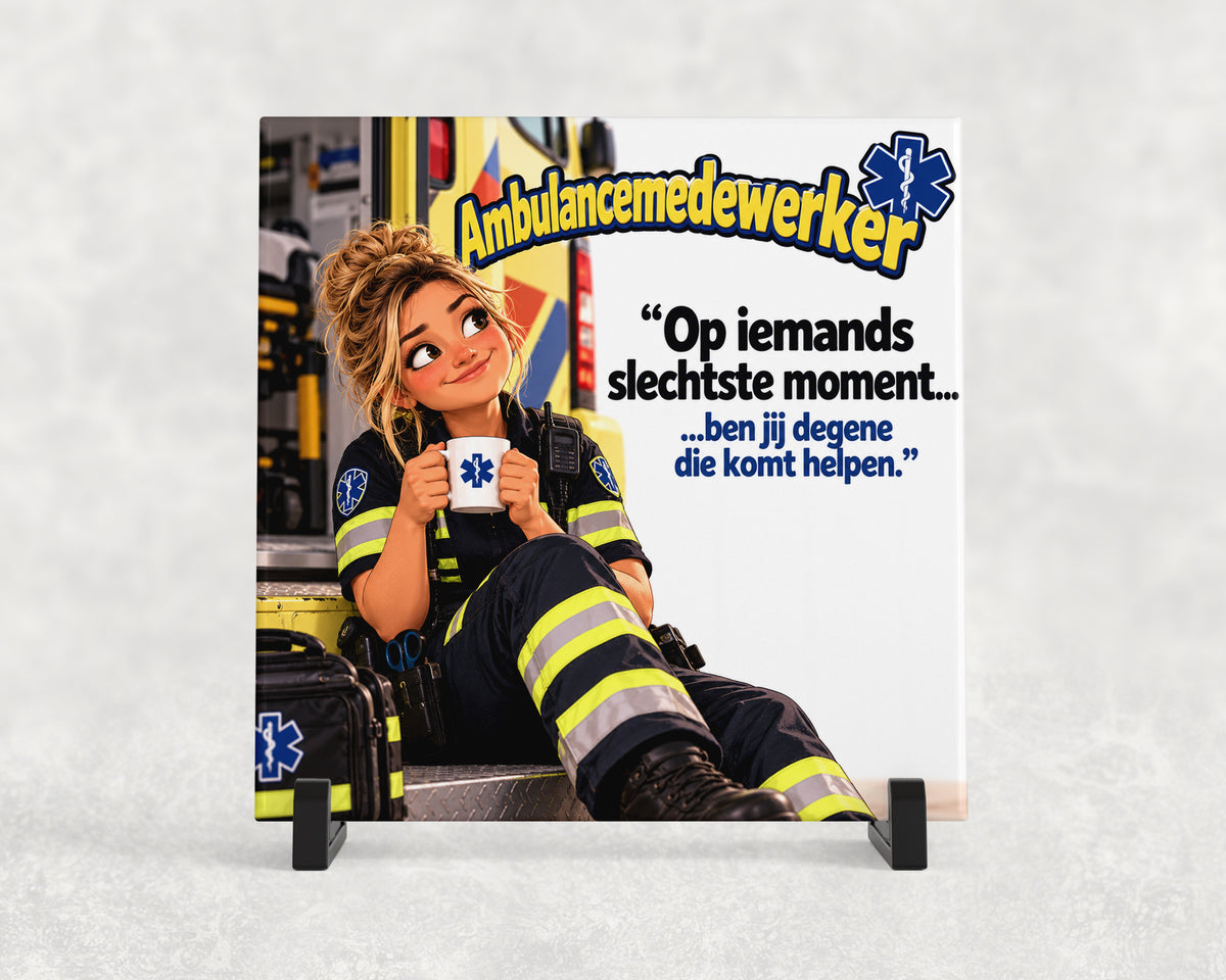 Tegeltje | Ambulancemedewerker – Degene die komt helpen