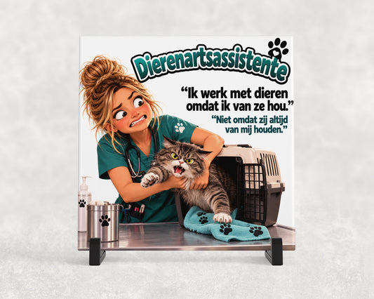 Tegeltje | Dierenartsassistente – Ik werk met dieren omdat ik van ze hou