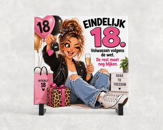 Tegeltje | Eindelijk 18 – Volwassen volgens de wet